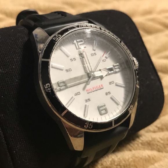 Tommy Hilfiger watch - Picture 4 of 7